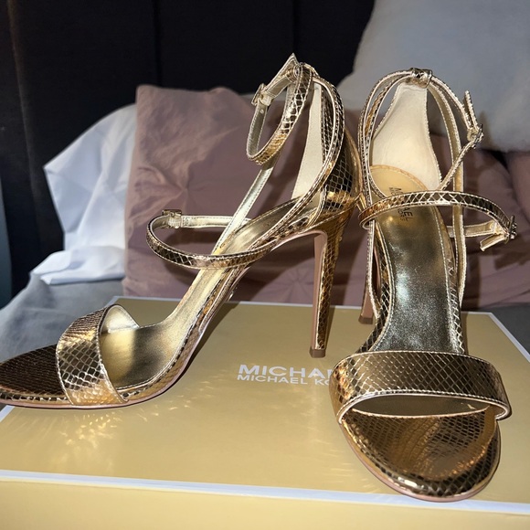 Gold Micheal Kors Heels! - Picture 7 of 10